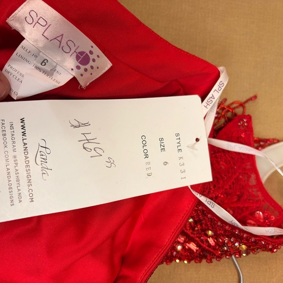 Splash Red Backless Gown - Picture 6 of 6